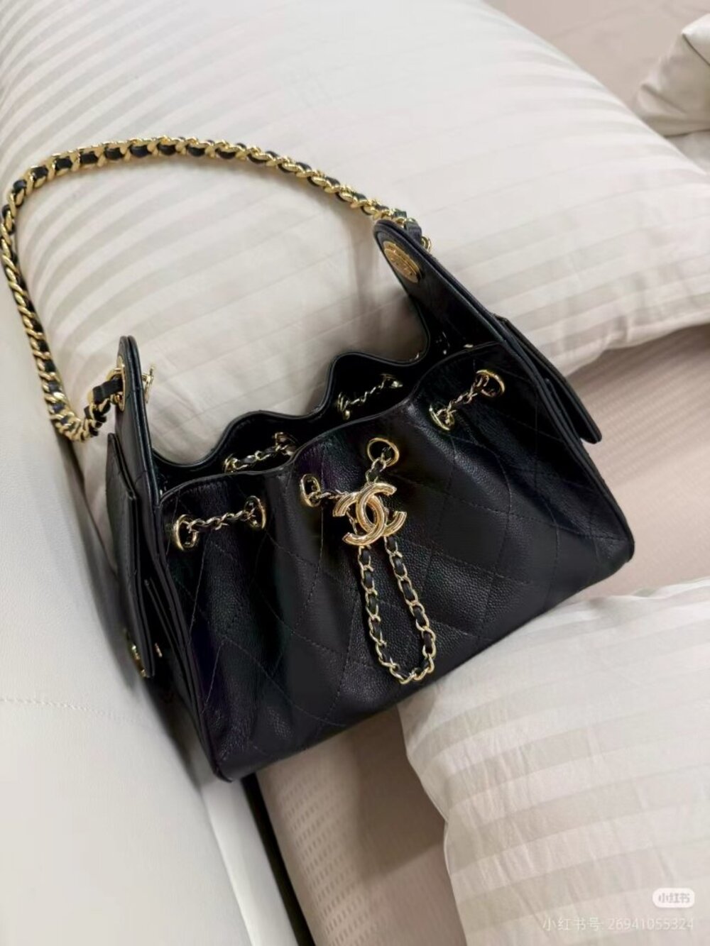 Classic CHANEL bag: A Stylish and Versatile Choice for Elegance